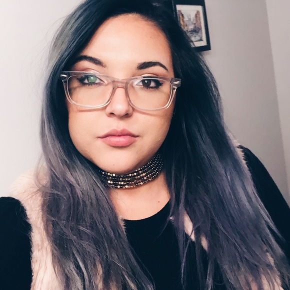 Meet your Posher, Hannah. - Picture 4 of 8